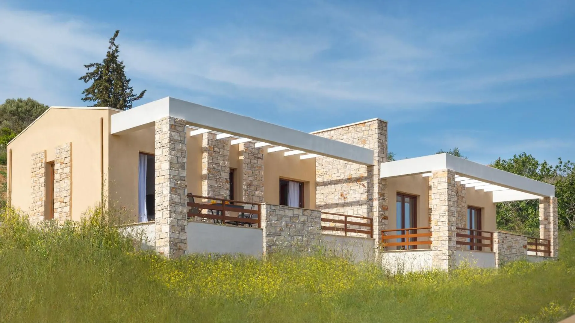 Petradi Luxury Apartments Nea Roda