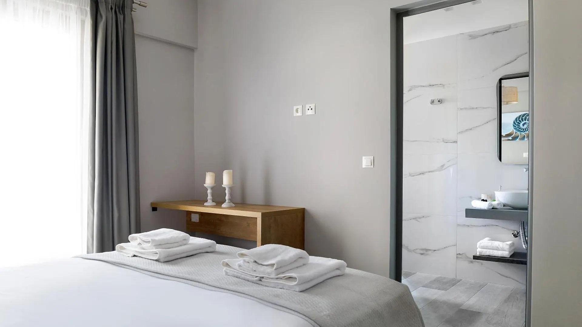 Petradi Luxury Apartments Nea Roda